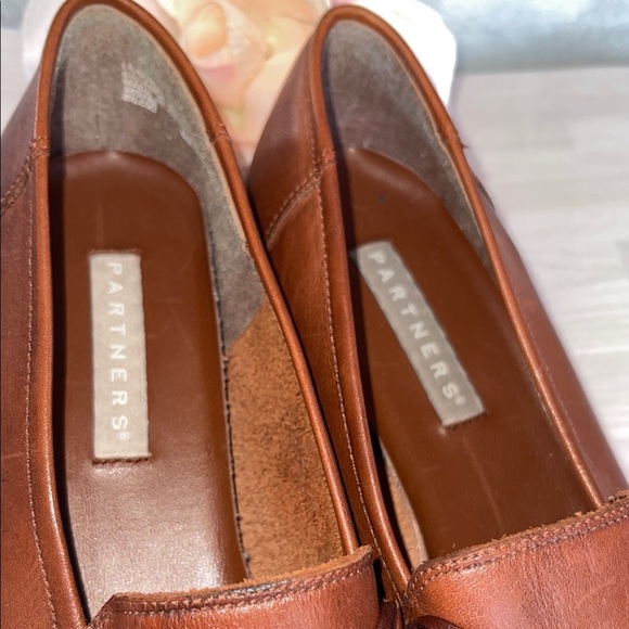 Elegant Brown Leather Slip-On Loafers with Tassel - Picture 5 of 10